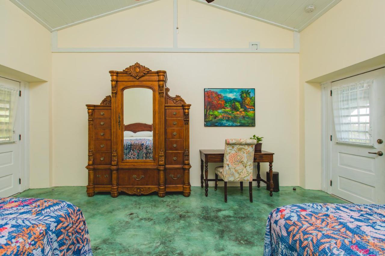 Feather Leaf Inn Frederiksted Екстериор снимка